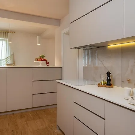 Luxury David With Swimming Pool, Sauna And Jacuzzi * Praznice