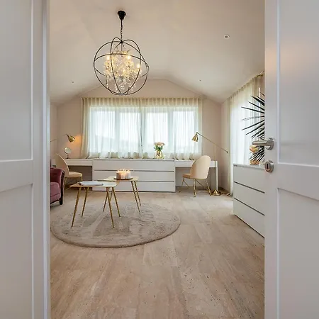 Luxury David With Swimming Pool, Sauna And Jacuzzi فيلة