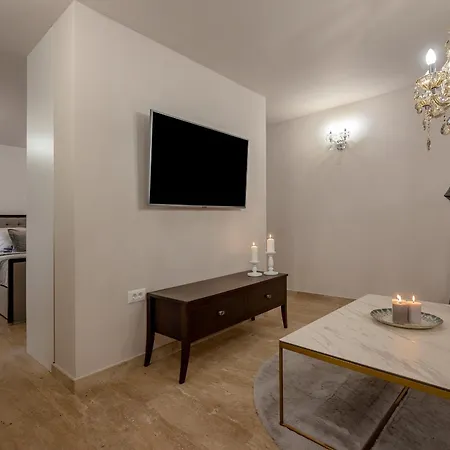 Luxury David With Swimming Pool, Sauna And Jacuzzi Pražnice