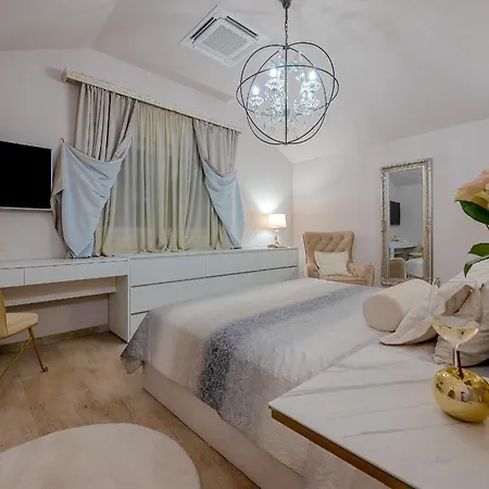 Luxury David With Swimming Pool, Sauna And Jacuzzi * Pražnice