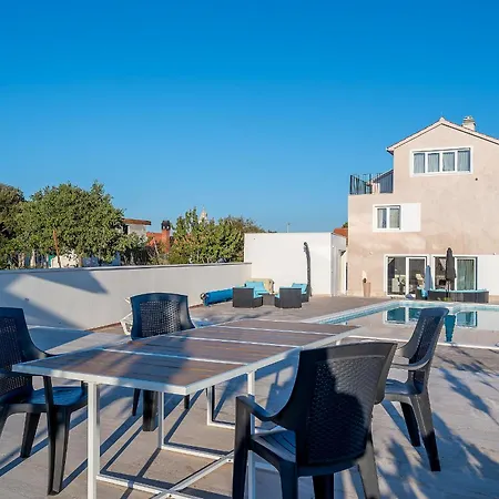 فيلة Luxury David With Swimming Pool, Sauna And Jacuzzi Pražnice