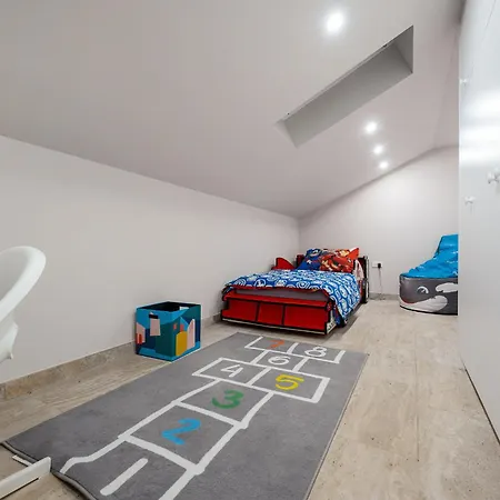 Luxury David With Swimming Pool, Sauna And Jacuzzi Pražnice