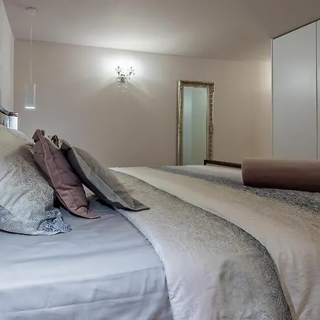 Luxury David With Swimming Pool, Sauna And Jacuzzi فيلة Pražnice