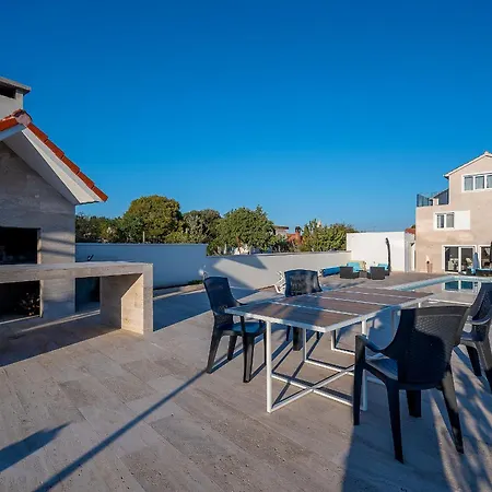 Luxury David With Swimming Pool, Sauna And Jacuzzi فيلة *