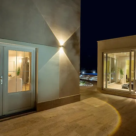 Luxury David With Swimming Pool, Sauna And Jacuzzi Pražnice