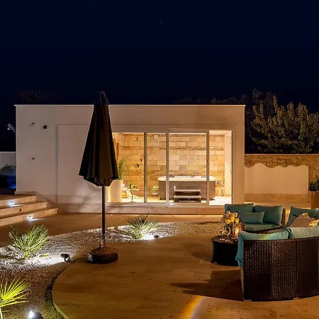 Luxury David With Swimming Pool, Sauna And Jacuzzi * Pražnice