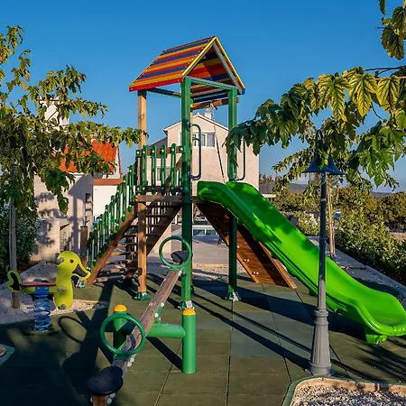 Luxury David With Swimming Pool, Sauna And Jacuzzi Pražnice