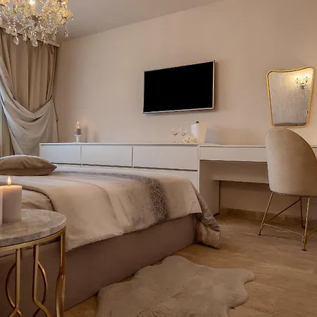 Luxury David With Swimming Pool, Sauna And Jacuzzi فيلة