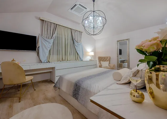 Luxury David With Swimming Pool, Sauna And Jacuzzi * Pražnice