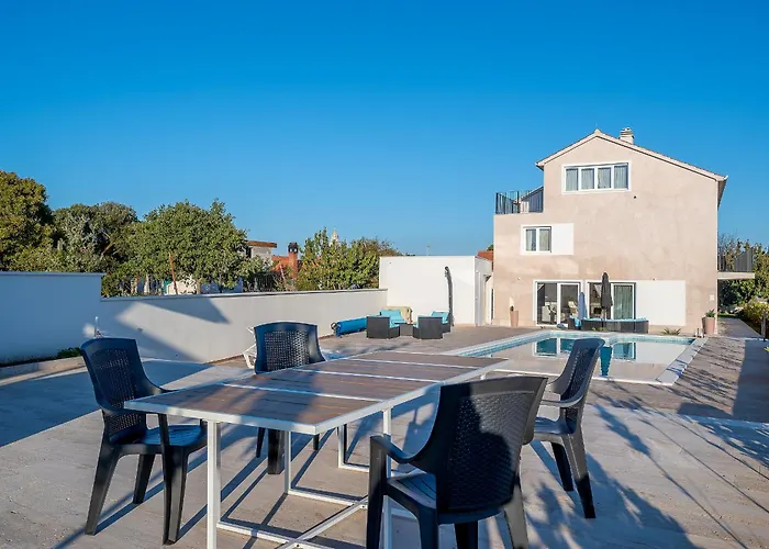 빌라 Luxury David With Swimming Pool, Sauna And Jacuzzi Pražnice