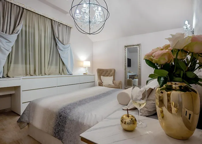 Luxury David With Swimming Pool, Sauna And Jacuzzi * Pražnice