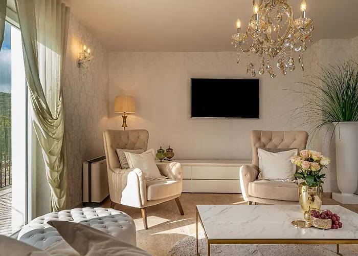 Luxury David With Swimming Pool, Sauna And Jacuzzi * Pražnice