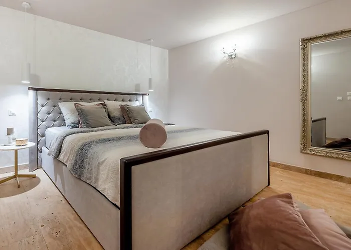 Luxury David With Swimming Pool, Sauna And Jacuzzi Pražnice