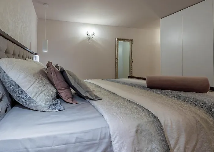 Luxury David With Swimming Pool, Sauna And Jacuzzi 빌라 Pražnice