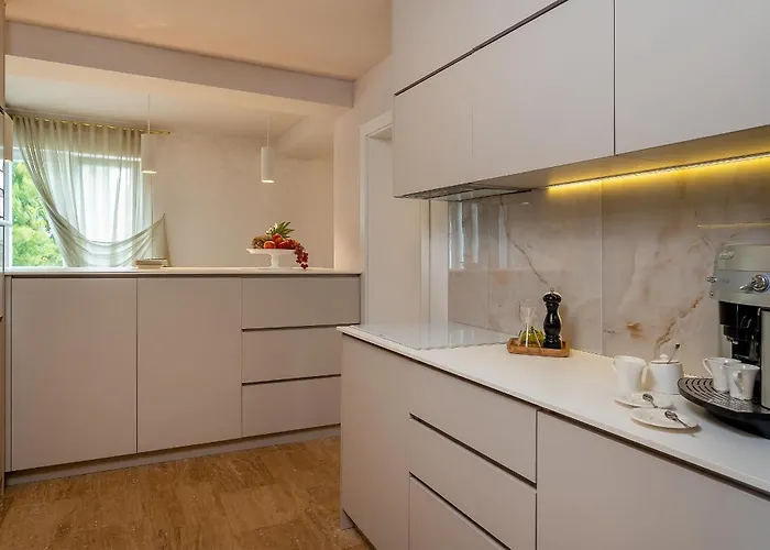 Luxury David With Swimming Pool, Sauna And Jacuzzi * Pražnice