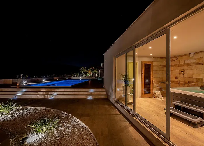 Luxury David With Swimming Pool, Sauna And Jacuzzi 빌라