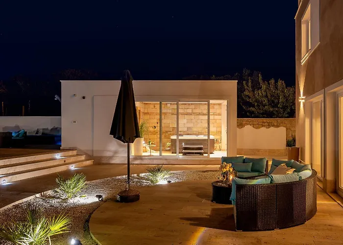 Luxury David With Swimming Pool, Sauna And Jacuzzi * Pražnice