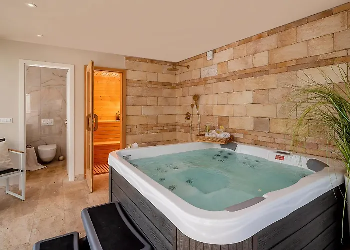 Luxury David With Swimming Pool, Sauna And Jacuzzi 빌라 *