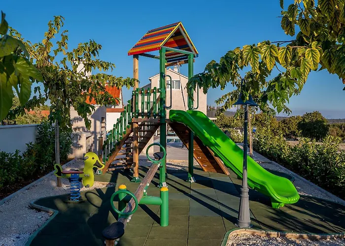 Luxury David With Swimming Pool, Sauna And Jacuzzi Pražnice