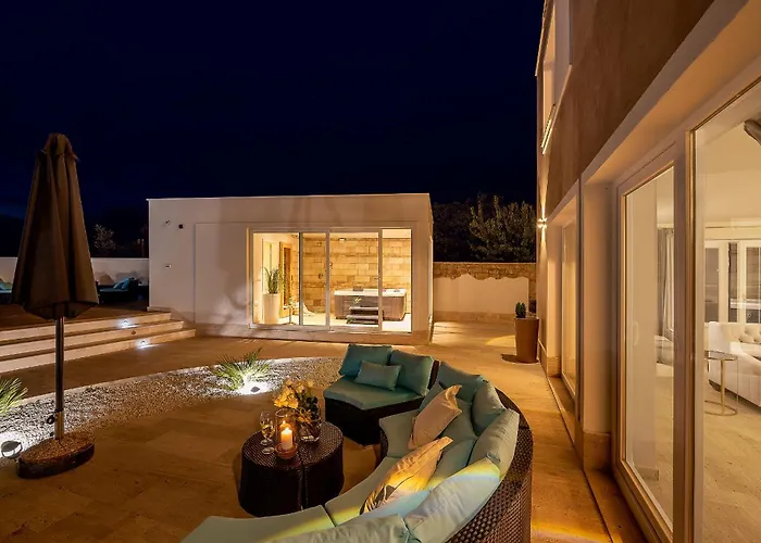 Luxury David With Swimming Pool, Sauna And Jacuzzi * Pražnice