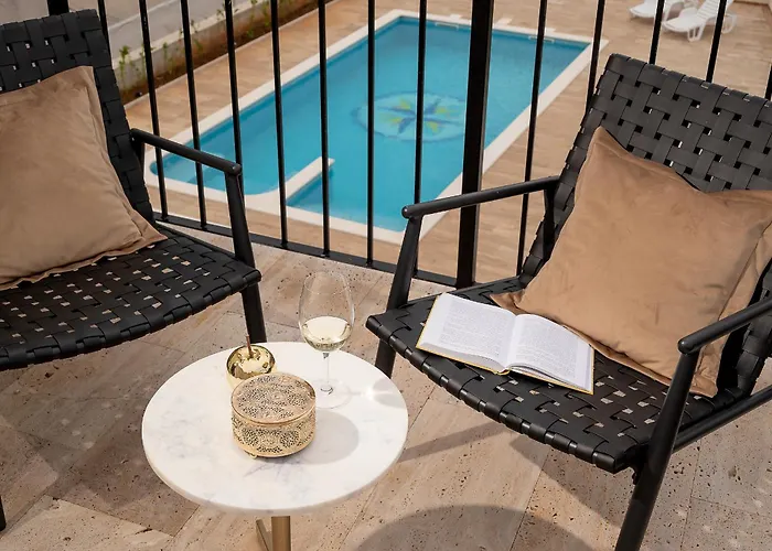 Luxury David With Swimming Pool, Sauna And Jacuzzi Pražnice
